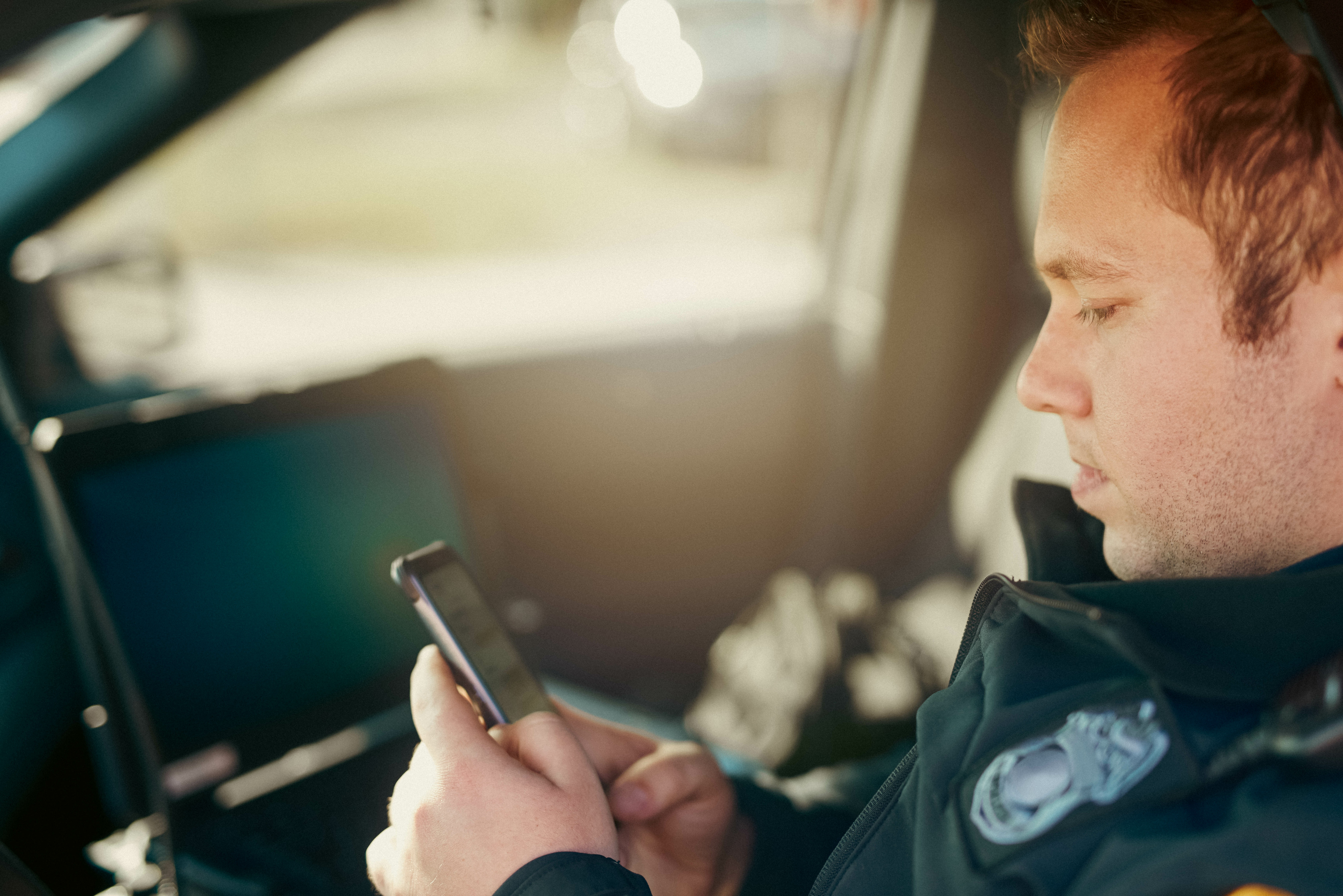 Officer using DIMS Mobile